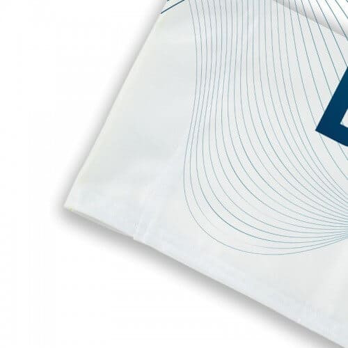 Drapeau avec fourreau à gauche